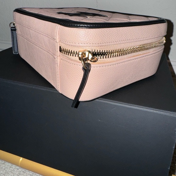 *SOLD*CHANEL Caviar Quilted Medium CC Filigree Vanity Case - NWT - Picture 11 of 12